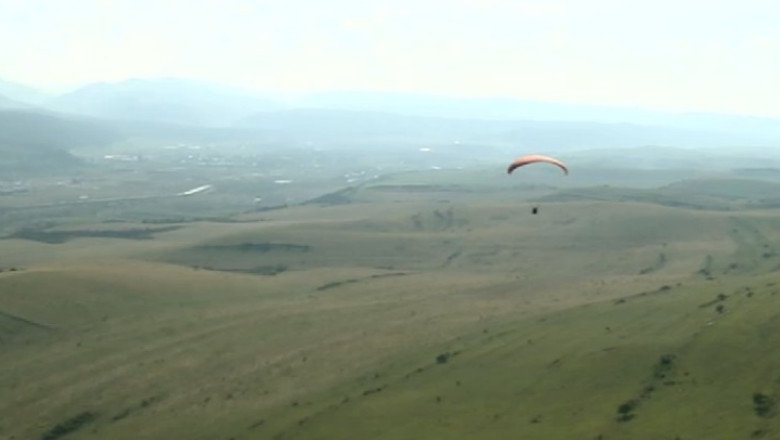 Cel mai bun loc pentru zborul cu parapanta Imagine