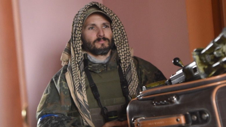 Cel mai bun lunetist din lume lupta in Ucraina. A ajuns cunoscut dupa ce a impuscat mortal un terorist de la o distanta de 3,5 km Imagine