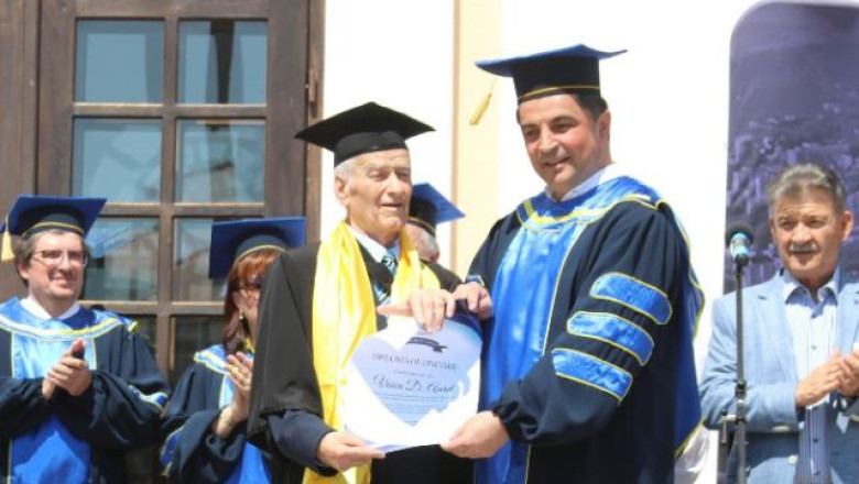 Cel mai in varsta student din Romania: Un fost primar din Alba a absolvit masterul la 89 de ani: „Mi-au zis sa fac studii” Imagine