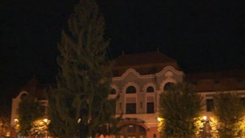 Cel mai inalt brad din Romania, impodobit in Baia Mare Imagine