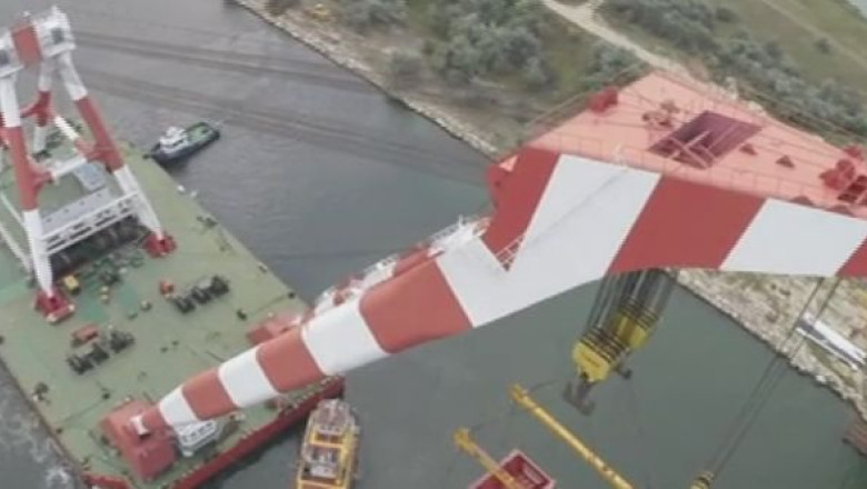 Cel mai lat pod din lume, ridicat cu o macara romaneasca Imagine