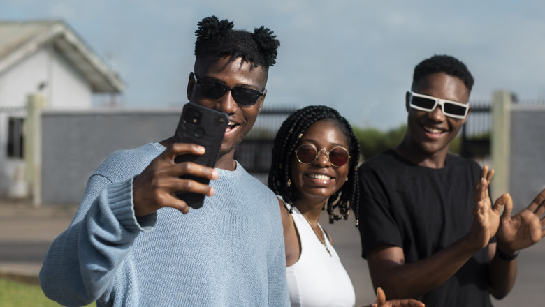 Cel mai lung sarut sau cel mai lung masaj. Cum incearca nigerienii sa doboare recorduri Guinness pentru a deveni celebri Imagine