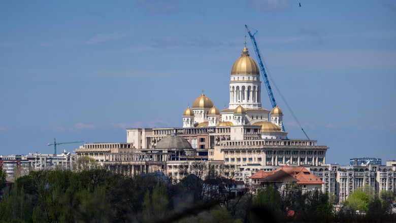 Cel mai mare lacas de cult ortodox din lume, inaugurat in octombrie. Mozaic de Murano si sfinti cu foita de aur, in Catedrala Mantuirii Imagine