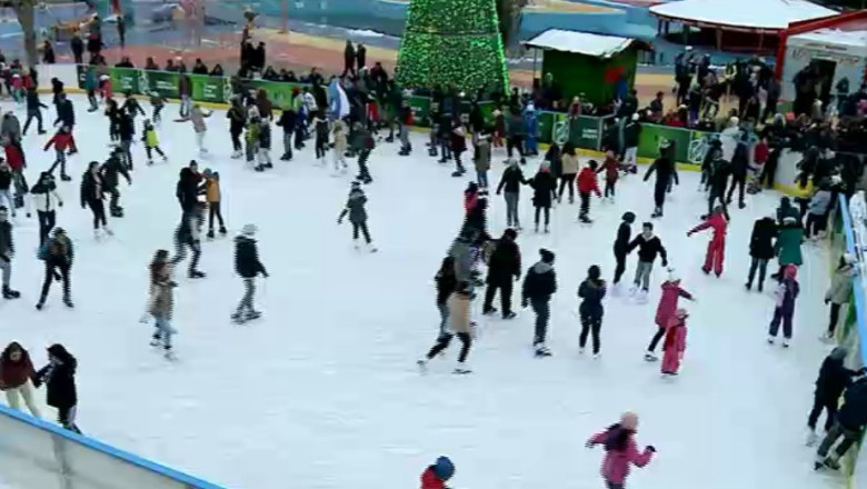 Cel mai mare parc acvatic din tara, transformat in patinoar pe timp de iarna Imagine