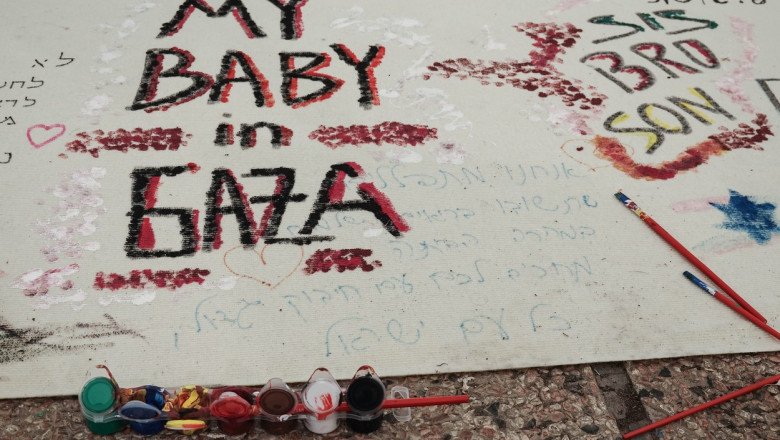 Cel mai mic copil rapit de Hamas are 9 luni. Voluntar: Teroristii se joaca cu inima si mintile oamenilor. E cea mai dificila situatie Imagine