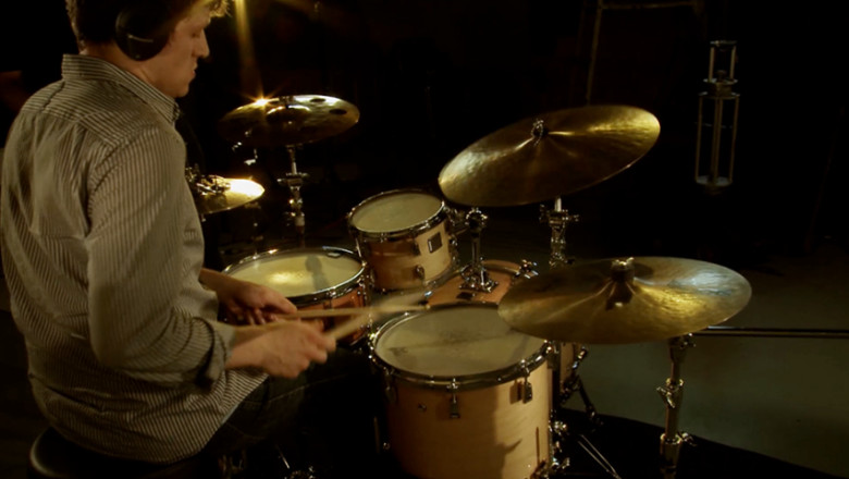 Cel mai rapid tobosar din lume e un canadian. Acesta executa peste 1.200 de batai pe minut Imagine