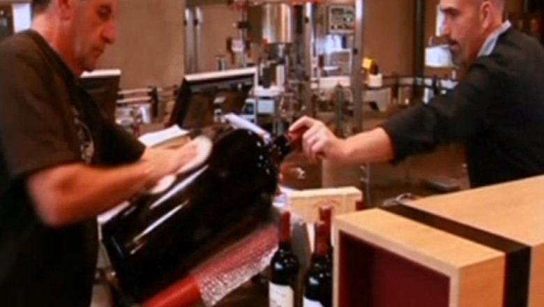 Cel mai scump vin din lume. O sticla de Bordeaux de 12 litri s-a vandut cu aproape 200.000 de dolari Imagine