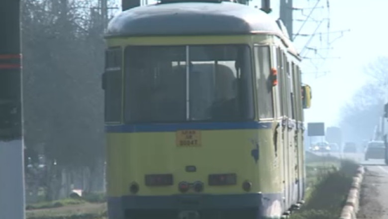 Cel mai vechi tren electric din Romania rugineste in depou Imagine