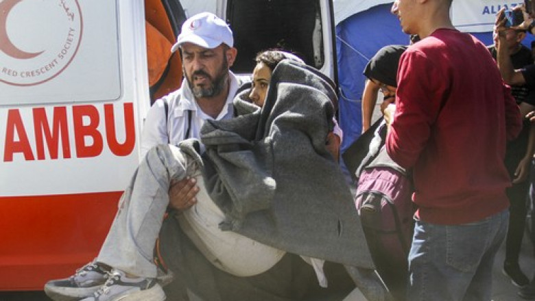 Cel putin 10 oameni au fost ucisi si 30 raniti intr-un atac israelian asupra unei scoli UNRWA din Jabalia Imagine