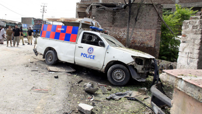 Cel putin 11 politisti au fost ucisi intr-o ambuscada cu lansatoare de grenade antitanc, in Pakistan Imagine