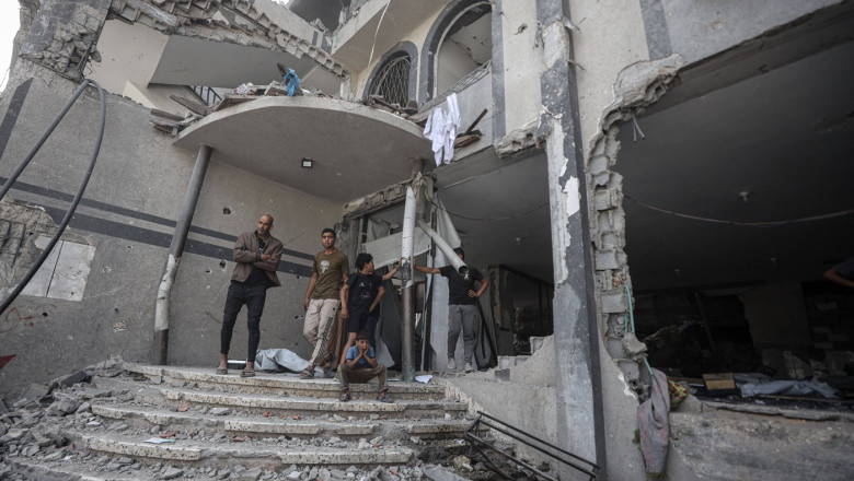 Cel putin 114 morti in Fasia Gaza, in urma atacurilor israeliene de joi, potrivit echipelor de salvare si spitalelor Imagine