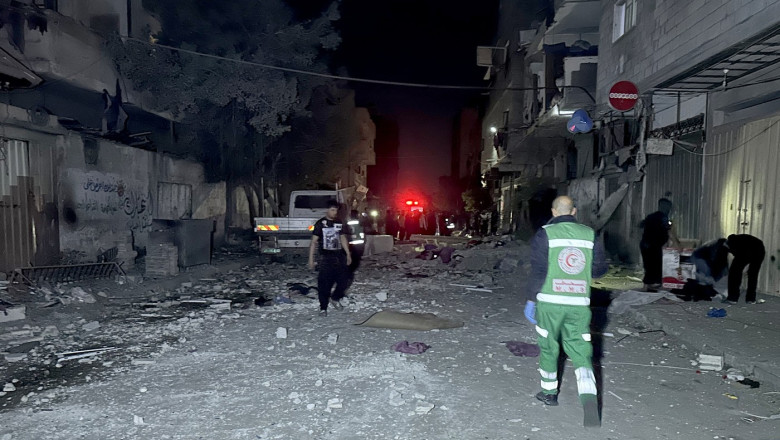 Cel putin 22 de morti in urma loviturilor israeliene din Gaza, spun medicii palestinieni Imagine