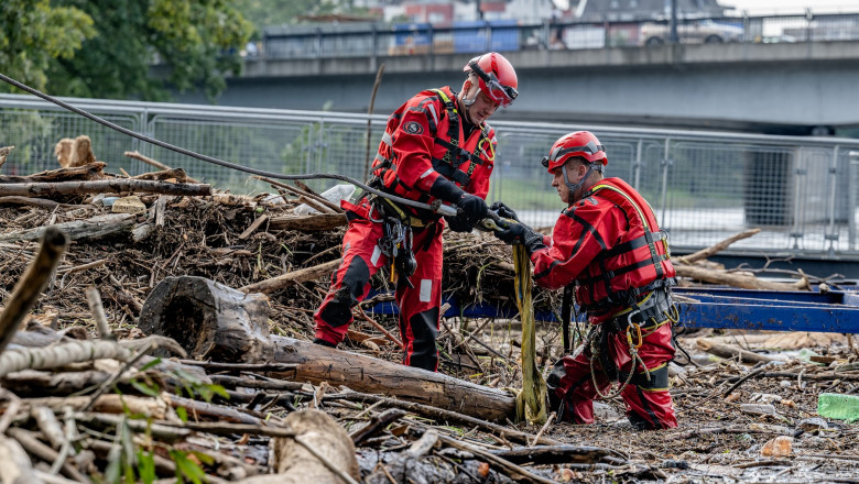 Cel putin 24 de persoane au murit din cauza inundatiilor din Europa. Sapte persoane au murit din cauza viiturilor in Romania Imagine