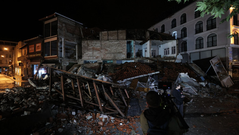 Cel putin 26 de replici in decurs de o ora, dupa cutremurul de 6,1 din Turcia. In provincia Balikesir scolile sunt inchise marti Imagine