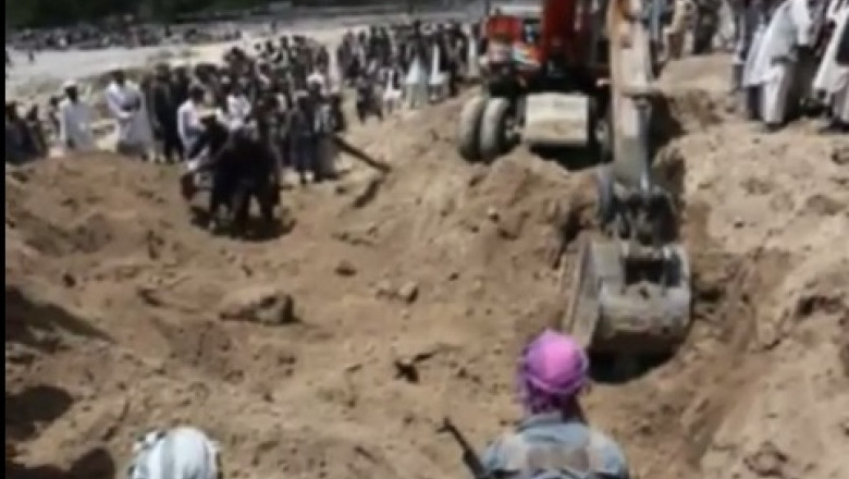 Cel putin 350 de morti intr-o alunecare de teren in Afganistan Imagine