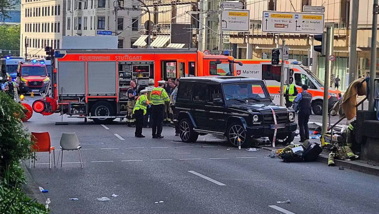 Cel putin opt raniti dupa ce o masina a intrat in pietoni, intr-o intersectie din orasul german Stuttgart Imagine