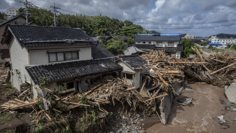 Cel putin sapte oameni si-au pierdut viata in inundatiile istorice din Japonia. Mai multe persoane sunt disparute Imagine