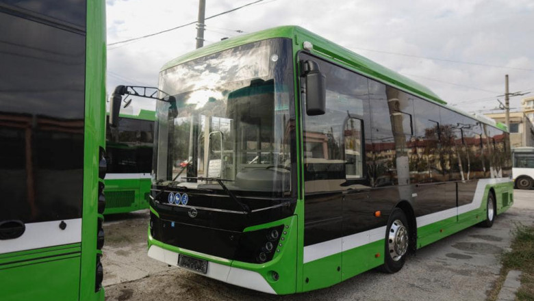 Cele 100 de autobuze electrice cumparate de PMB au ajuns in depoul STB. Nicusor Dan: „Urmeaza sa fie puse in circulatie” Imagine