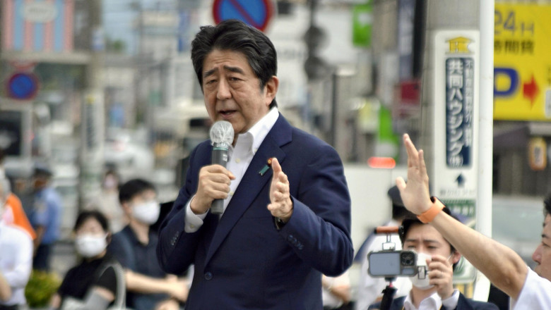 Cele 2,5 secunde care i-au fost fatale lui Shinzo Abe. Filmarile de la fata locului arata cat de gresit au actionat cei care-l pazeau Imagine