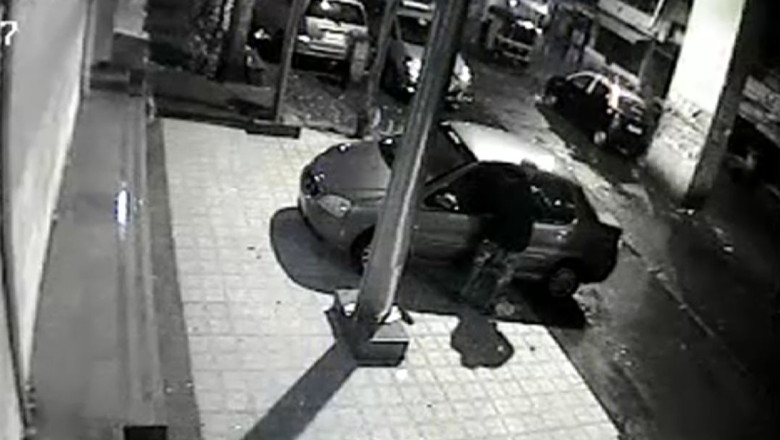 Cele mai frecvente greseli pe care le fac soferii si care atrag spargatorii de masini Imagine