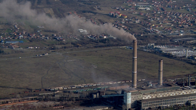 Centrala pe carbune a Oradei arunca anual peste oras 10.000 de tone de substante toxice Imagine