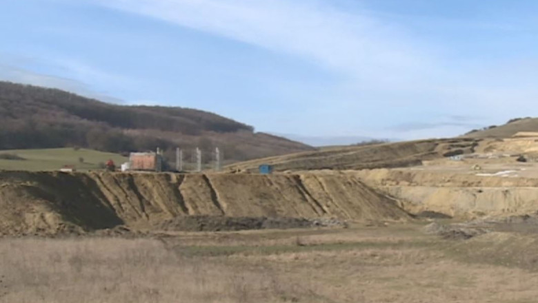 Centrul de Deseuri, inghitit de pamant Imagine