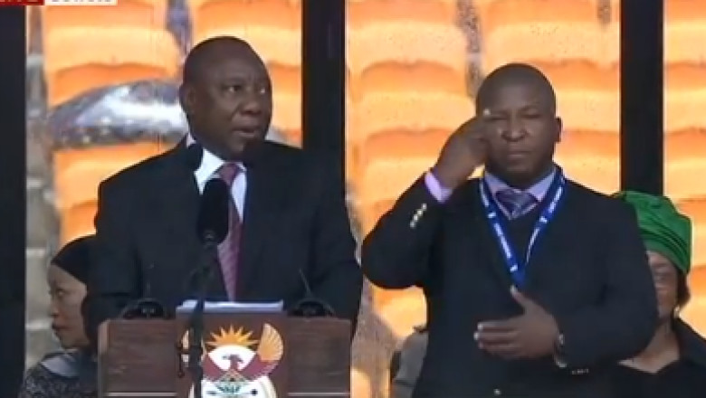 Ceremonia pentru Nelson Mandela. Interpretul in limbajul semnelor sustine ca a avut un episod de schizofrenie Imagine