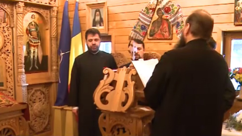 Ceremonie militara si religioasa la Iasi. Moastele Sfantului Dimitrie, aduse la Biserica militara din Tatarasi Imagine