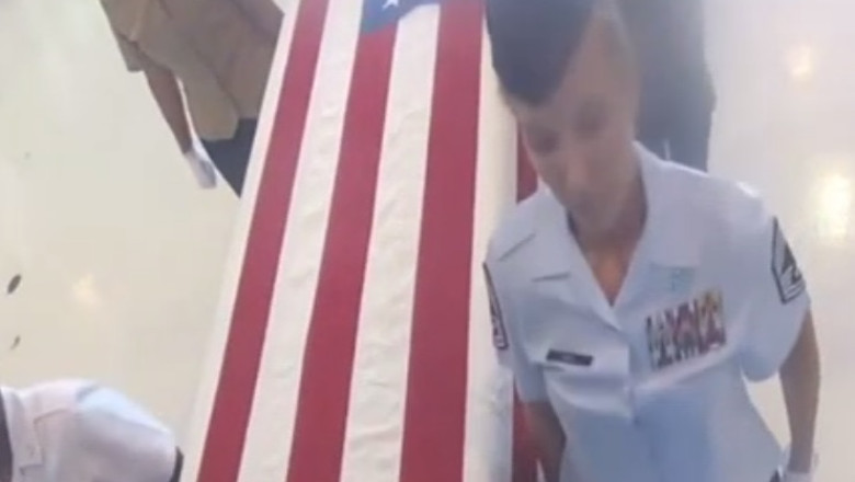 Ceremonii false in armata americana. Repatrierea trupurilor soldatilor cazuti la datorie, o punere in scena Imagine