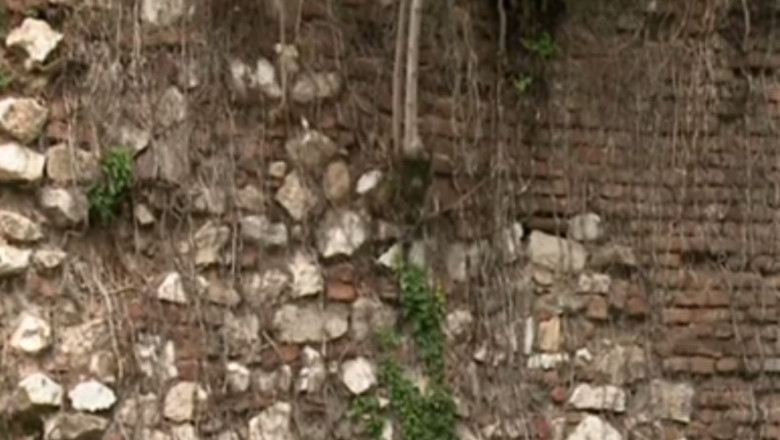 Cetatea Oradea este in pericol de prabusire Imagine