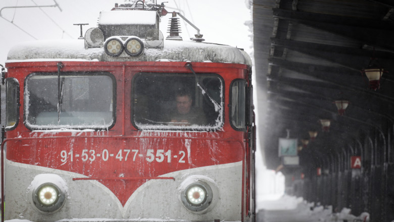 CFR: 21 de trenuri vor fi anulate duminica din cauza viscolului Imagine