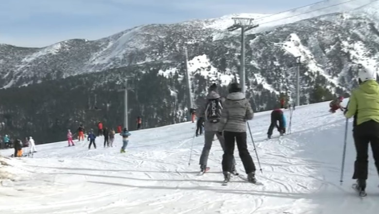 Chiar da ca nu a mai nins de mult timp, la munte s-a schiat pe zapada artificiala Imagine