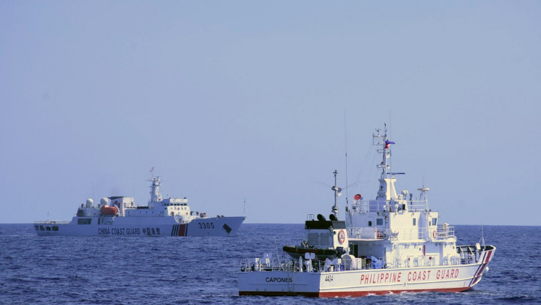 China „a luat cu forta un obiect plutitor” remorcat de un vas al marinei filipineze in Marea Chinei de Sud Imagine