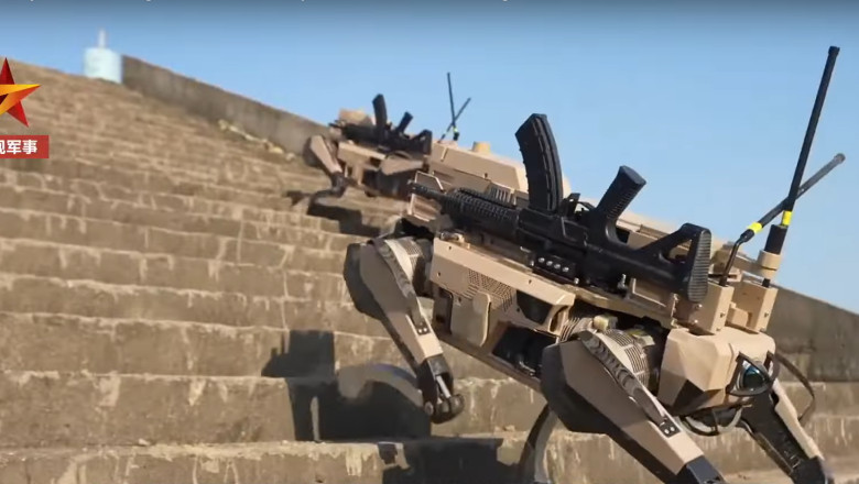 China a prezentat cei mai noi roboti „lupi” militari care pot ataca in „haita” Imagine