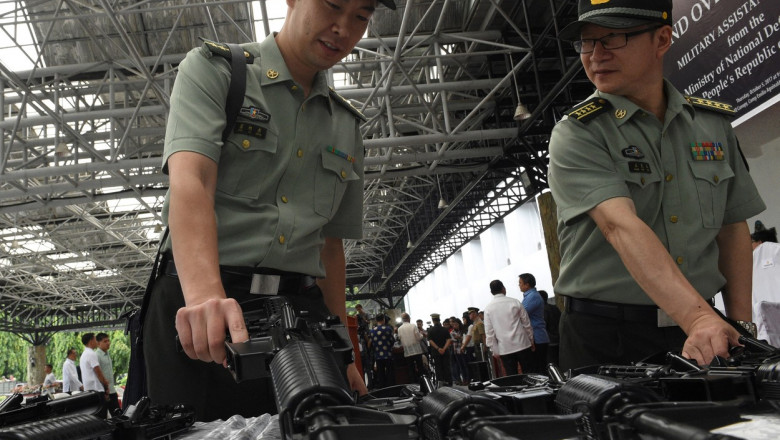 China a trimis arme si veste antiglont in Rusia (Politico) Imagine