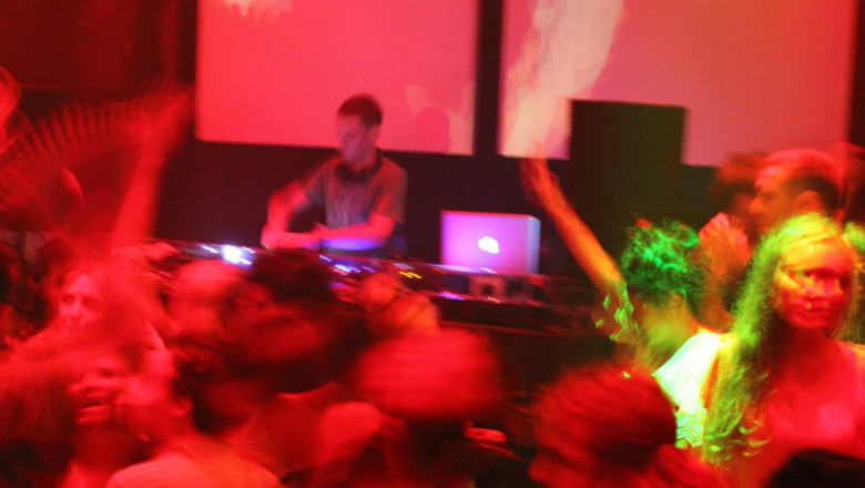 Chinezii sunt avertizati sa nu se lase pacaliti de „frumusetile exotice” ale spionilor straini. Cum functioneaza „capcana cu miere” Imagine