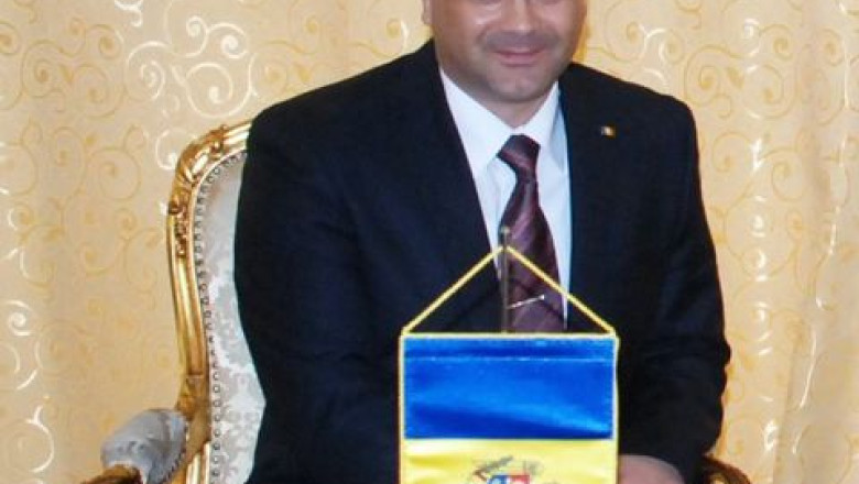 CHISINAU. Comunistii s-au aliat cu liberalii lui Mihai Ghimpu si cer demisia ministrului Apararii Imagine