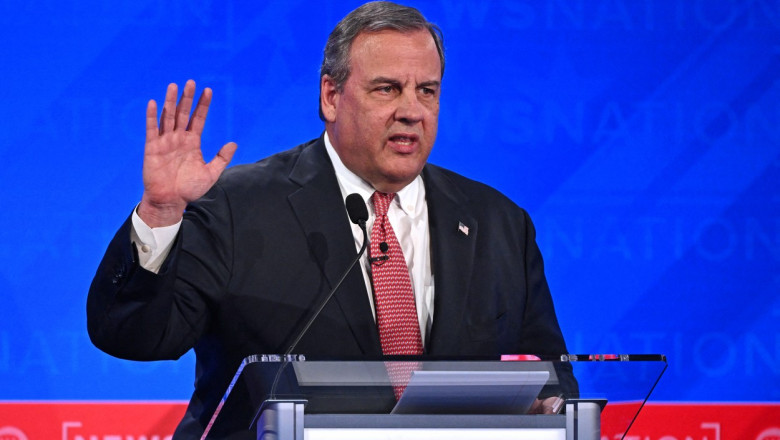 Chris Christie, cel mai vocal critic al lui Trump din primarele republicane, se retrage din cursa electorala Imagine