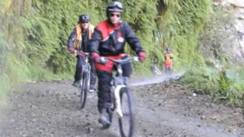 Ciclism pe „Ruta mortii” din Bolivia Imagine