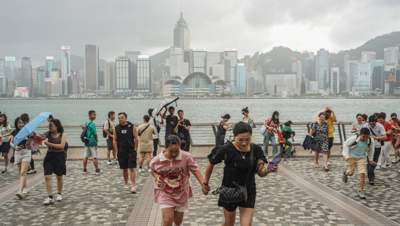Ciclonul Talim devasteaza sudul Chinei si Vietnam, valuri de 6 metri in zona insulei Hainan. Zeci de mii de oameni evacuati Imagine
