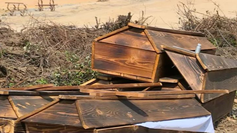 Cimitir mutat in alta localitate pentru a mari suprafata unei cariere Imagine