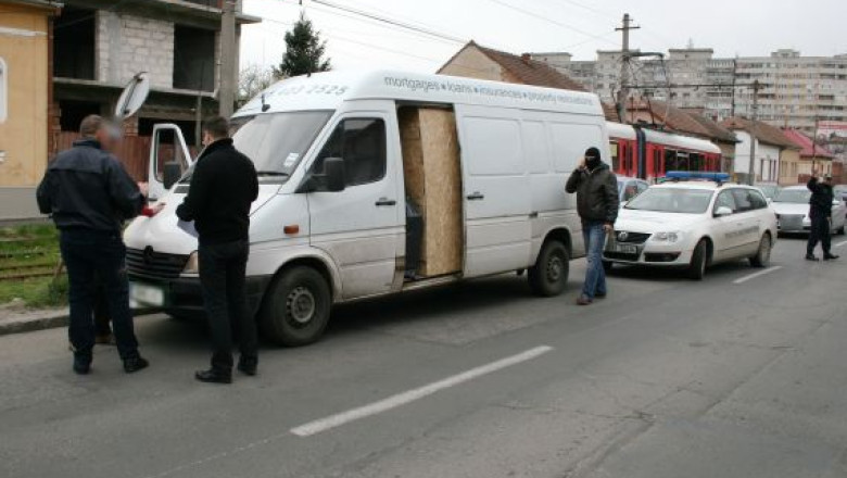 Cinci contrabandisti de tigari si alcool retinuti Imagine
