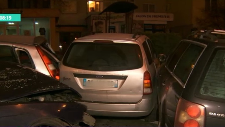 Cinci masini lovite in parcare. Soferul vinovat a fugit de la locul accidentului  Imagine
