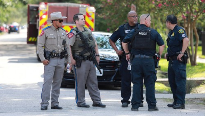 Cinci morti, printre care si un copil, intr-un atac armat in Texas. Suspectul este inca in libertate Imagine