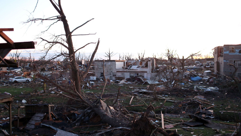 Cinci morti si zeci de raniti in SUA, in urma unor tornade si furtuni Imagine
