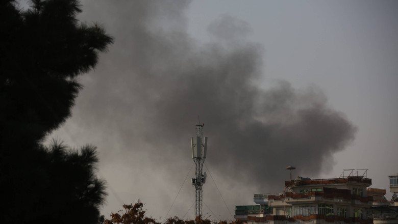 Cinci oameni au murit si 35 au fost raniti in explozii la Kabul: „Am inceput sa primim ambulante pline cu raniti” Imagine