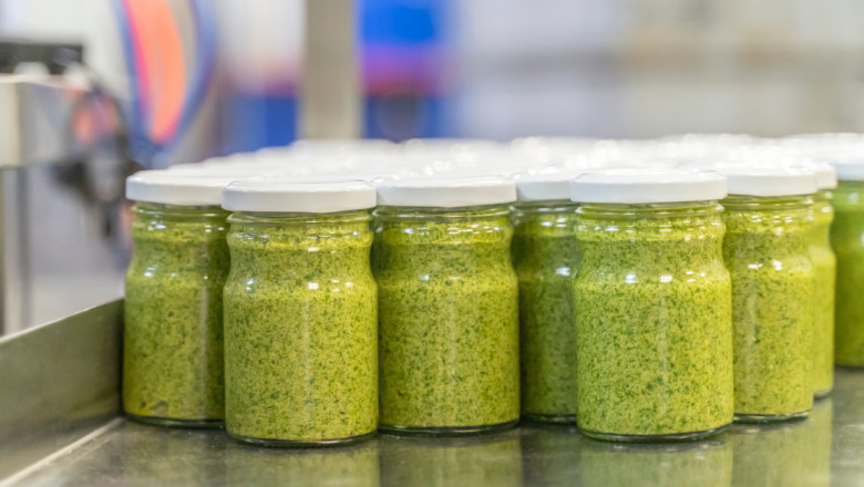 Cinci persoane la terapie intensiva, cu botulism, in Franta. Autoritatile cauta 600 de borcane cu pesto, vandute in toata tara Imagine