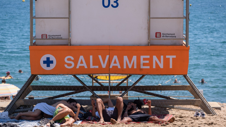 Cinci plaje din Barcelona au fost inchise din cauza rechinilor. Cel mai rapid exemplar din lume a fost vazut aproape de tarm Imagine