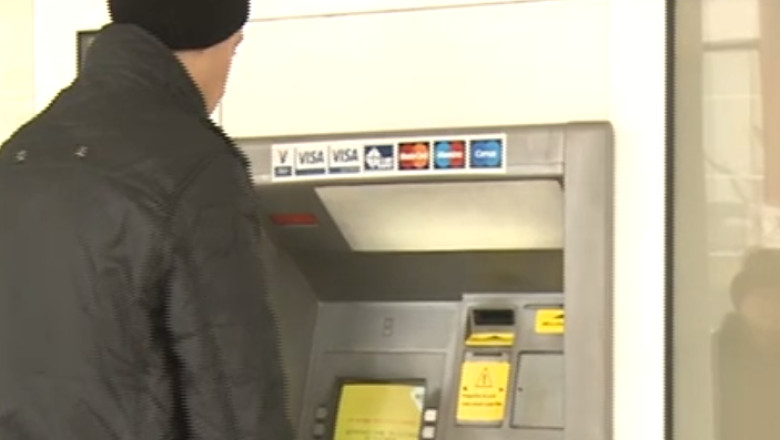 Cinci romani, arestati la Roma pentru ca ar fi lasat fara bani pe card zeci de italieni Imagine