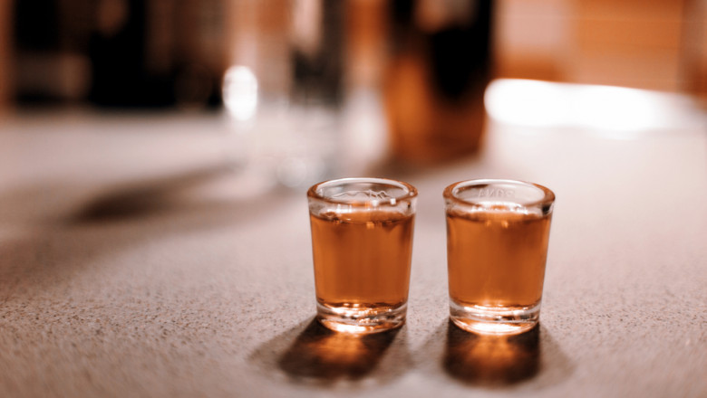 Cinci turisti au murit in Laos, dupa ce baut „shot-uri” primite gratuit. Avertisment printre calatori, in timp ce politia ancheteaza Imagine